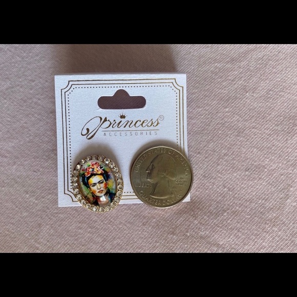 Frida Kahlo earrings NWT - Picture 3 of 3